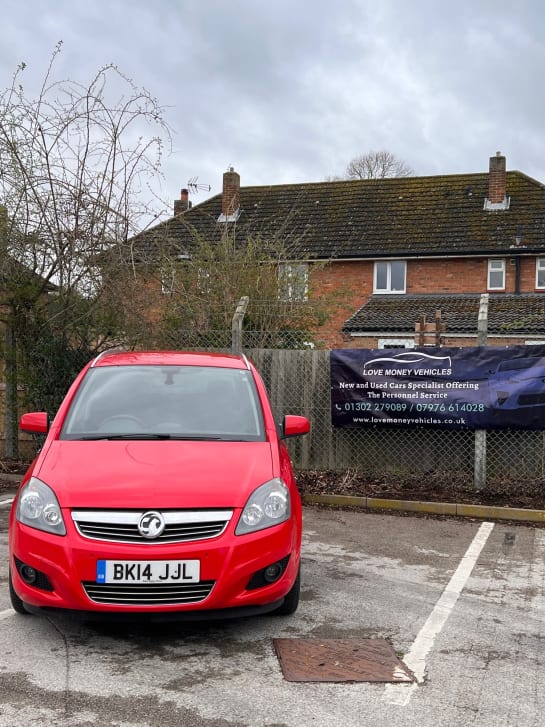 A 2014 VAUXHALL ZAFIRA DESIGN