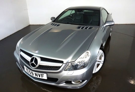 A null MERCEDES-BENZ SL 3.0 SL300 2d 231 BHP-2 FORMER KEEPERS-FINISHED IN PALLADIUM SILVER METALLIC