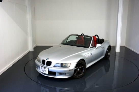 A null BMW Z3 2.2-Japanese Import-Finished in Titanium Silver Metallic-Heated Red Leather