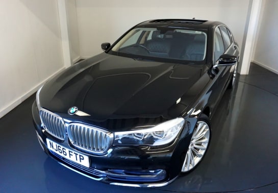 A null BMW 7 SERIES 3.0 730d Exclusive Saloon 4dr Diesel Auto xDrive Euro 6 (s/s) (265 ps)-Fact