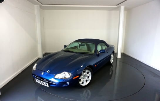 A null JAGUAR XK8 4.0 Convertible 2dr Petrol Autom1atic (284 g/km, 290 bhp)-3 Former Keepers-