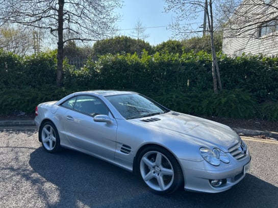 A null MERCEDES-BENZ SL 3.5 SL350 Convertible 2dr Petrol 7G-Tronic (246 g/km, 272 bhp)-Superb Low M