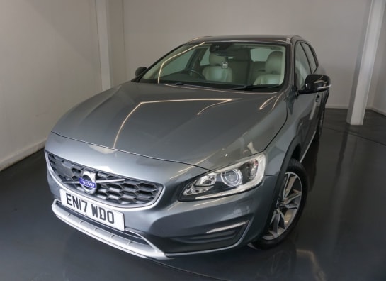 A null VOLVO V60 CROSS COUNTRY 2.0 D4 Lux Nav Estate 5dr Diesel Auto Euro 6 (s/s) (190 ps)