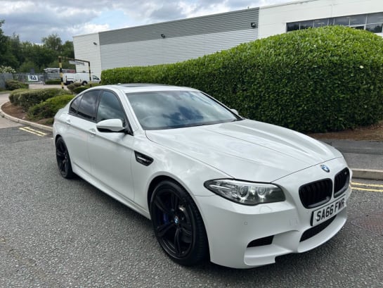 A null BMW M5 4.4 V8 Saloon 4dr Petrol DCT-2 FORMER KEEPERS-FINISHED IN ALPINE WHITE WITH