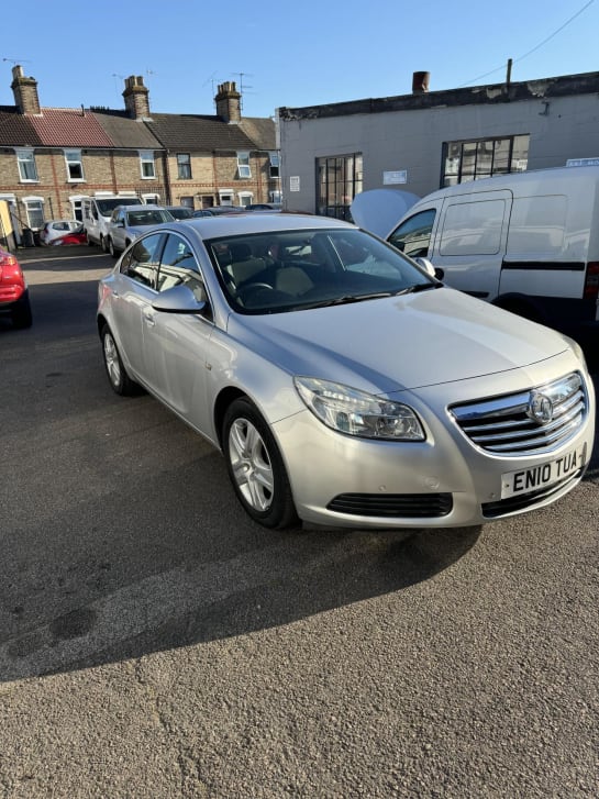 A 2010 VAUXHALL INSIGNIA 2.0 CDTi Exclusiv Saloon 4dr Diesel Manual Euro 5 (130 ps)