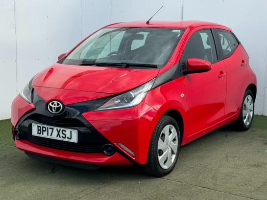 A null TOYOTA AYGO 1.0 VVT-I X-PLAY 5d 69 BHP