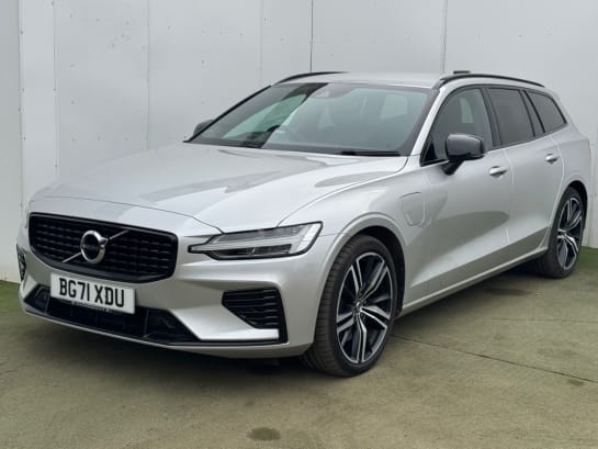 A null VOLVO V60 2.0h T6 Recharge 11.6kWh R-Design Estate 5dr Petrol Plug-in Hybrid Auto AWD