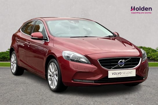 A null VOLVO V40 2.0 D4 SE Lux Nav Hatchback 5dr Diesel Manual Euro 6 (s/s) (190 ps)