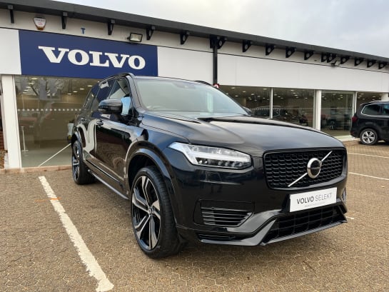 A 2022 VOLVO XC90 RECHARGE T8 R-DESIGN AWD