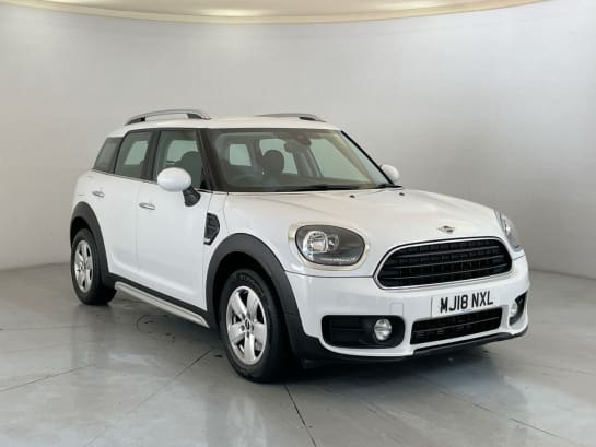 A 2018 MINI MINI COUNTRYMAN COOPER