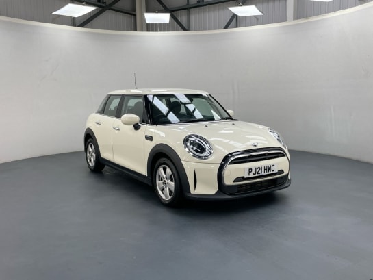 A null MINI HATCH COOPER 1.5 COOPER CLASSIC 5d 134 BHP - NAV PACK, COMFORT PACK, BLUETOOTH