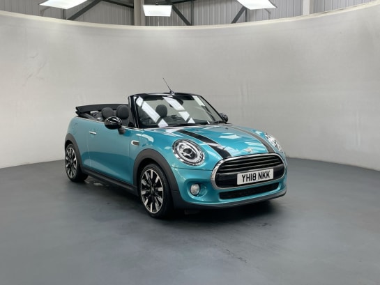 A null MINI CONVERTIBLE 1.5 COOPER 2d AUTO 134 BHP [CHILI PACK. HEATED SEATS]