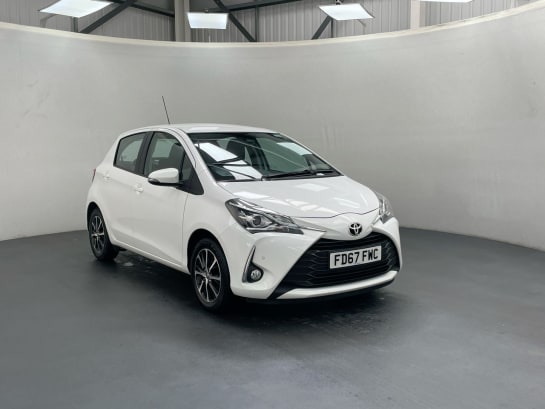 A null TOYOTA YARIS 1.5 VVT-I ICON TECH 5d 110 BHP [SAT NAV. PARKING CAMERA]