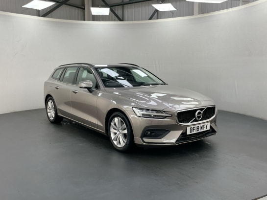 A null VOLVO V60 2.0 D4 MOMENTUM PRO 5d AUTO 188 BHP [CD PLAYER. PARKING CAMERA]