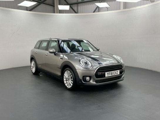 A null MINI CLUBMAN 1.5 COOPER 5d 134 BHP - Chili Pack