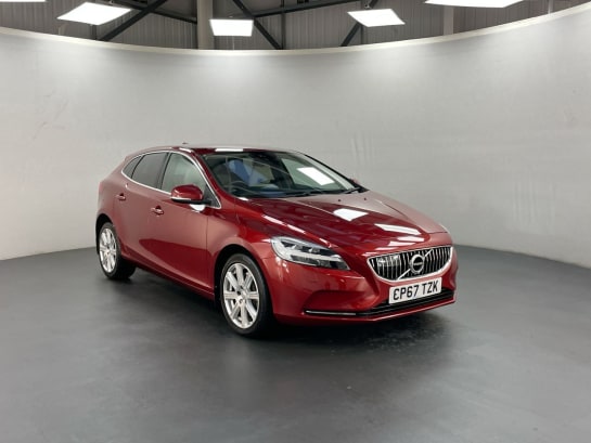 A null VOLVO V40 1.5 T2 INSCRIPTION 5d 120 BHP CRUISE CONTROL + DAB RADIO