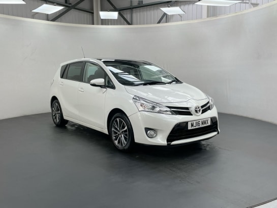 A null TOYOTA VERSO 1.8 VALVEMATIC DESIGN 5d AUTO 145 BHP - 7 SEATS, PAN ROOF, SAT NAV