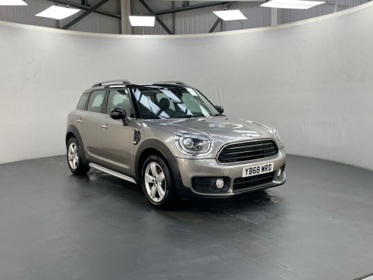 A 2018 MINI MINI COUNTRYMAN COOPER D