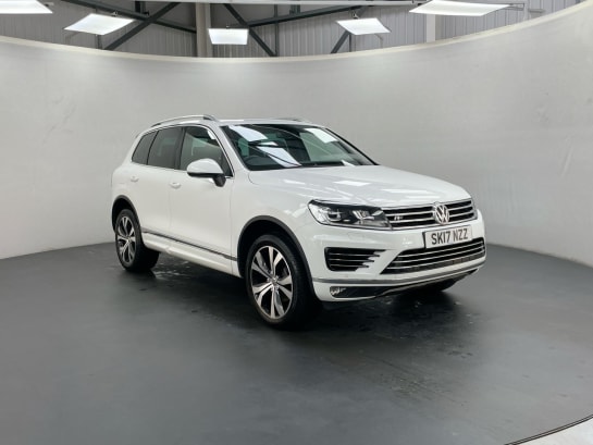 A null VOLKSWAGEN TOUAREG 3.0 V6 R-LINE TDI BLUEMOTION TECHNOLOGY 5d AUTO 259 BHP PURE WHITE+LEATHER