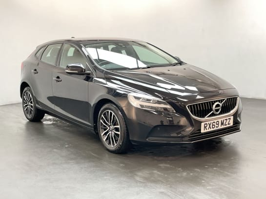A null VOLVO V40 2.0 T2 Momentum Edition Hatchback 5dr Petrol Manual Euro 6 (s/s) (122 ps) -