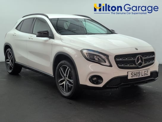A null MERCEDES-BENZ 180 1.6 GLA180 Urban Edition SUV 5dr Petrol 7G-DCT Euro 6 (s/s) (122 ps) 18" AL