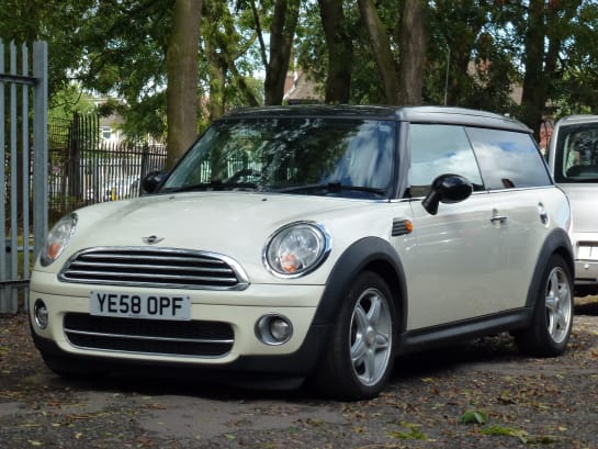 A null MINI CLUBMAN 1.6 Cooper D Estate 5dr Diesel Manual Euro 4 (110 ps)
