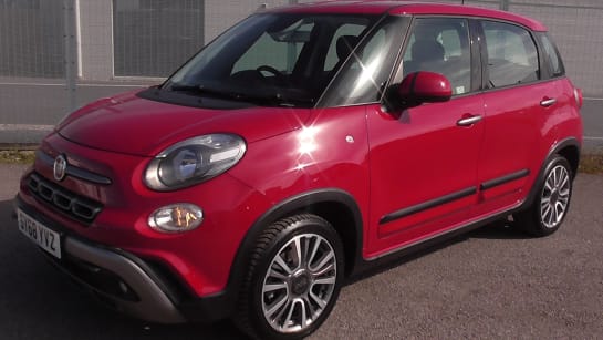 A 2019 FIAT 500L CROSS