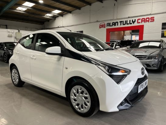 A null TOYOTA AYGO 1.0 VVT-I X-PLAY 5d 69 BHP