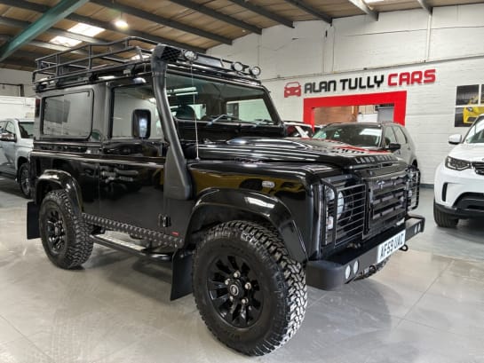 A null LAND ROVER DEFENDER 2.4 TDCi XS SUV 3dr Diesel Manual 4WD SWB Euro 4 (122 bhp)