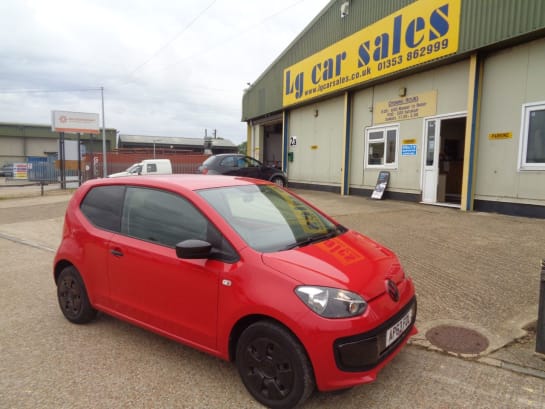 A 2014 VOLKSWAGEN UP TAKE UP