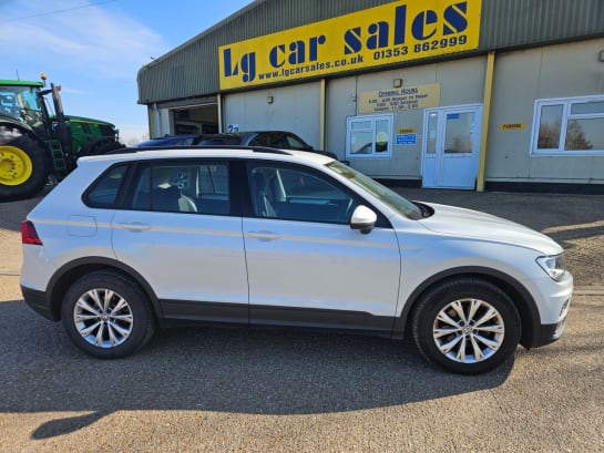 A null VOLKSWAGEN TIGUAN 2.0 TDI S SUV 5dr Diesel Manual Euro 6 (s/s) (150 ps)