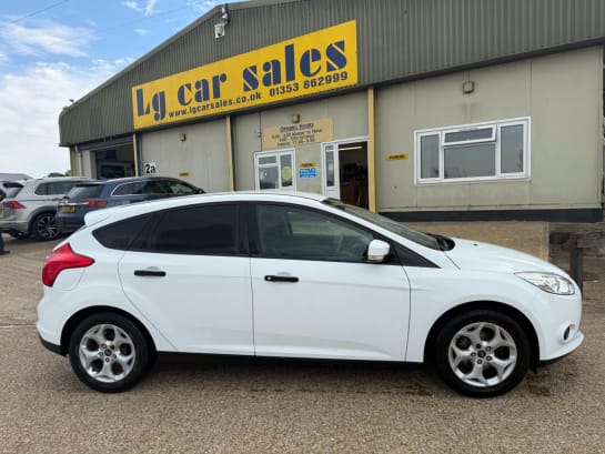 A null FORD FOCUS 1.6 Studio Hatchback 5dr Petrol Manual Euro 5 (85 ps)
