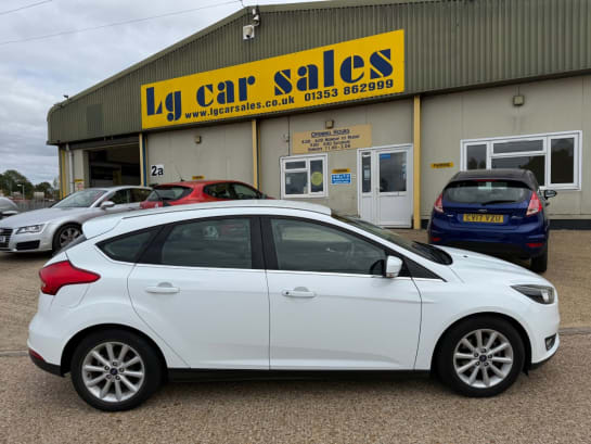 A null FORD FOCUS 1.0T EcoBoost Titanium Hatchback 5dr Petrol Manual Euro 6 (s/s) (125 ps)