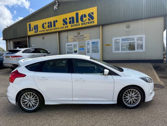A null FORD FOCUS 1.0T EcoBoost Zetec S Hatchback 5dr Petrol Manual Euro 5 (s/s) (125 ps)