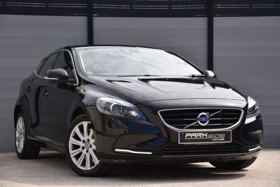 A null VOLVO V40 2.0 D4 SE Lux Nav Hatchback 5dr Diesel Auto Euro 6 (s/s) (190 ps) 1 FORMER