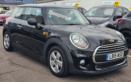 A null MINI HATCH AUTOMATIC 1.2 One Hatchback 3dr Petrol Auto Euro 6 (s/s) (102 ps) DUAL ZONE