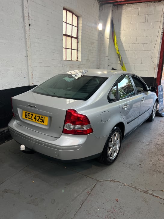 A 2005 VOLVO S40 1.8 S Saloon 4dr Petrol (208 g/km, 125 bhp)