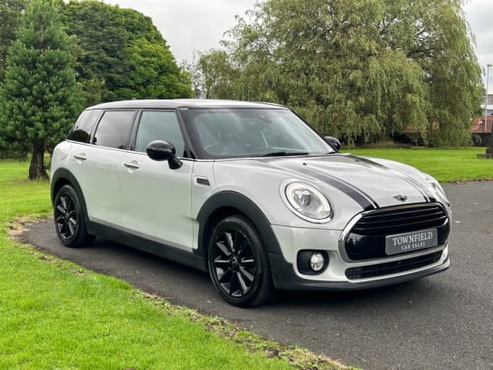 A null MINI CLUBMAN 2.0 COOPER D 5d 148 BHP PARKING SENSORS+APPLE CARPLAY+DAB