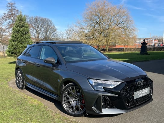 A null AUDI RS3 Carbon Black TECH PACK PRO + 19" GRAPHITE WHEELS