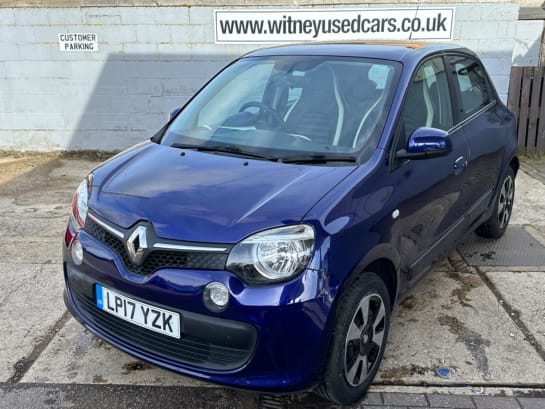 A 2017 RENAULT TWINGO PLAY SCE