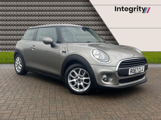A null MINI HATCH 1.2 One Hatchback 3dr Petrol Auto Euro 6 (s/s) (102 ps) 5k Of Extras