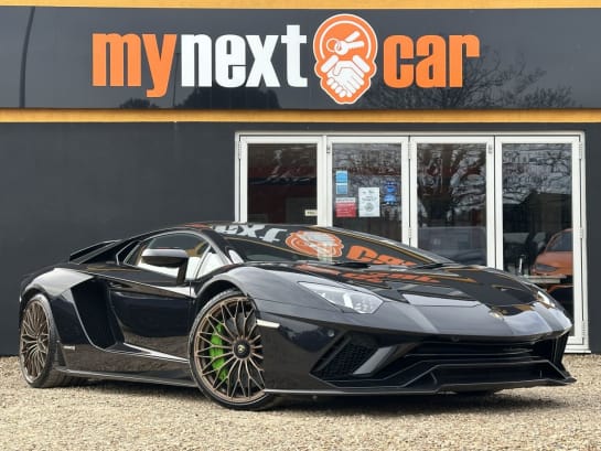 A null LAMBORGHINI AVENTADOR 6.5 V12 S 2d AUTO 740 BHP FULL CARBON FIBRE INTERIOR PACKAGE