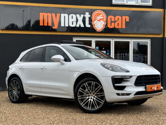 A null PORSCHE MACAN 3.0 V6 S SUV 5dr Petrol PDK 4WD Euro 6 (s/s) (340 ps) CARRERA WHITE + BLACK