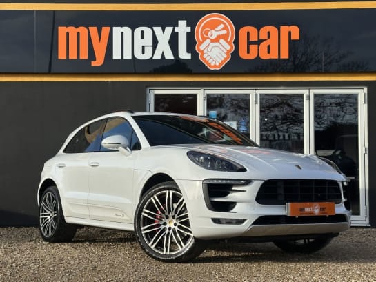 A null PORSCHE MACAN 3.0 V6 S SUV 5dr Petrol PDK 4WD Euro 6 (s/s) (340 ps) CARRERA WHITE + BLACK