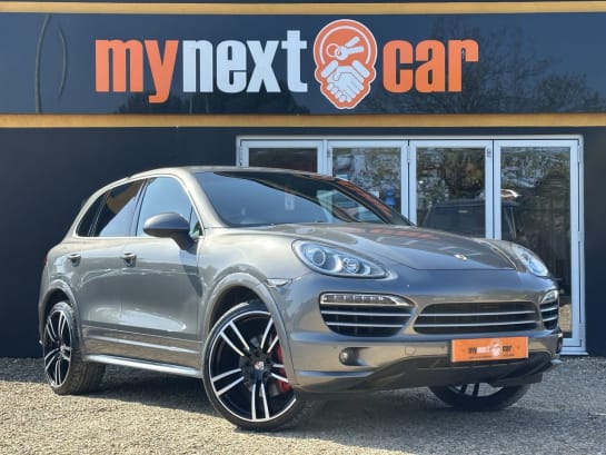 A null PORSCHE CAYENNE 3.0 TD V6 Platinum Edition SUV 5dr Diesel TiptronicS 4WD Euro 5 (s/s) (245