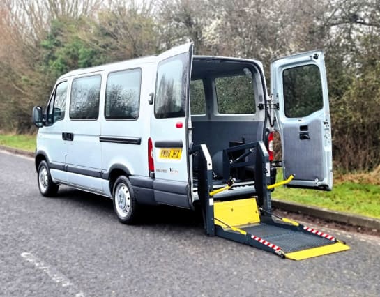 A 2008 RENAULT MASTER Twin Wheelchair Accessible Disabled Access Vehicle