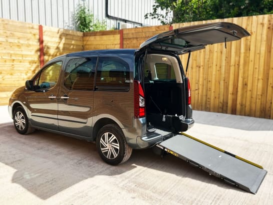 A null CITROEN BERLINGO MULTISPACE 3 Seat Wheelchair Accessible Disabled Access Ramp Car