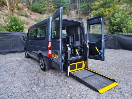 A null RENAULT MASTER 6 Seat Auto Euro 6 Wheelchair Accessible Disabled Access Ramp Vehicle