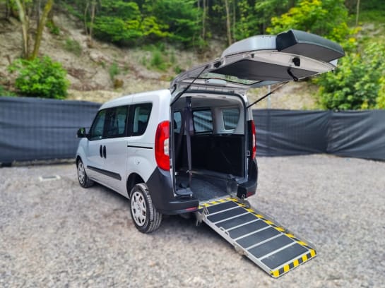 A null FIAT DOBLO 3 Seat Wheelchair Accessible Disabled Access Ramp Car