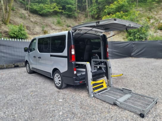 A null RENAULT TRAFIC 5 Seat Wheelchair Accessible Disabled Access Vehicle